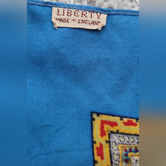 Liberty Scarf Paisley Design made in England - Picture 3 of 3